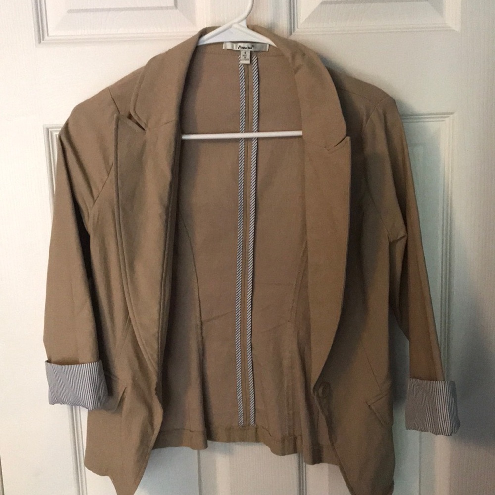 Very cute tan blazer